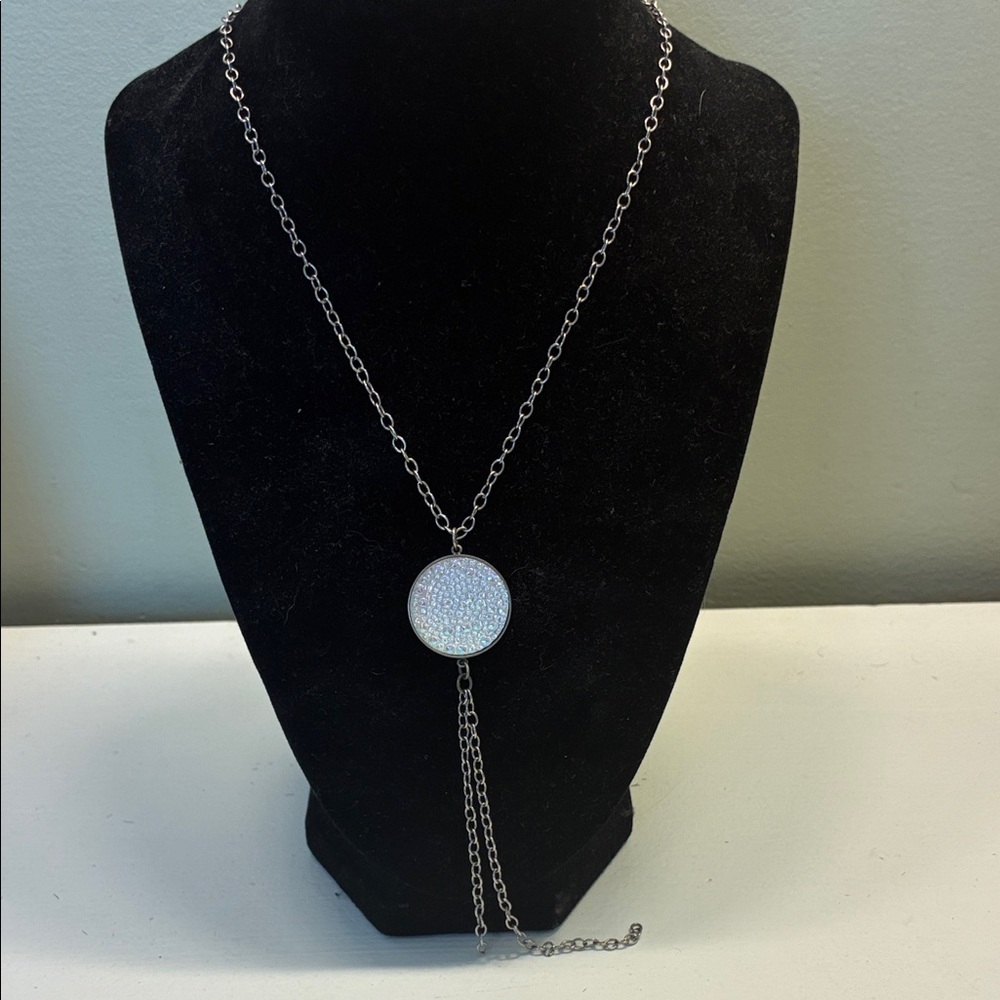 Sabika Silver Necklace with White Pendant